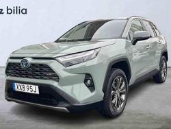 Grön Begagnad 2023 Toyota RAV4 Hybrid SUV | 414 900 kr (Marknadspris)