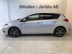 Silver Begagnad 2018 Toyota Auris Hybrid Comfort Halvkombi | 129 900 kr (Marknadspris)