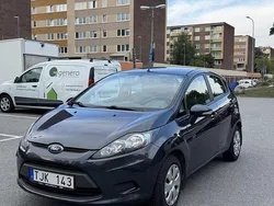 Grå Begagnad 2010 Ford Fiesta Trend Halvkombi | 52 000 kr (Marknadspris)