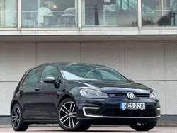 Svart Begagnad 2016 VW Golf VII GTE Halvkombi | 139 900 kr (Marknadspris)