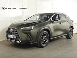 Grön Begagnad 2023 Lexus NX450h+ Executive Line SUV | 604 900 kr (Marknadspris)