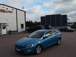 Blå Begagnad 2015 Volvo V60 Momentum Kombi | 119 900 kr (Marknadspris)