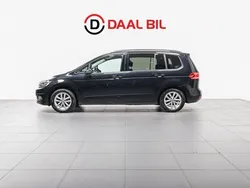 Svart Begagnad 2017 VW Touran Minibuss | 169 700 kr (Marknadspris)