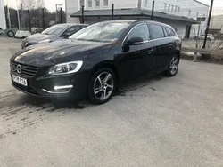 Svart Begagnad 2015 Volvo V60 Kombi | 129 000 kr (Marknadspris)