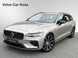 Grå Begagnad 2024 Volvo V60 Plus Kombi | 474 400 kr (Marknadspris)