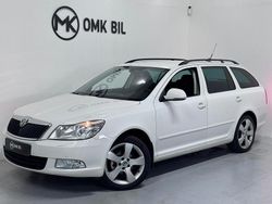 Vit Begagnad 2012 Skoda Octavia Elegance Kombi | 84 900 kr (Marknadspris)