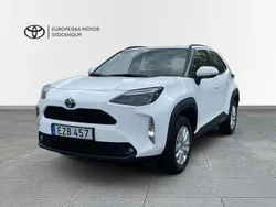 Vit Begagnad 2023 Toyota Yaris Cross Active SUV | 264 800 kr (Marknadspris)