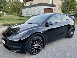 Svart Begagnad 2022 Tesla Model Y Performance SUV | 439 000 kr