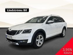 Vit Begagnad 2018 Skoda Octavia Scout Kombi | 209 000 kr (Marknadspris)