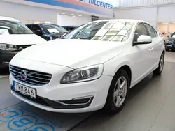 Vit Begagnad 2017 Volvo S60 Momentum Sedan | 159 900 kr (Marknadspris)