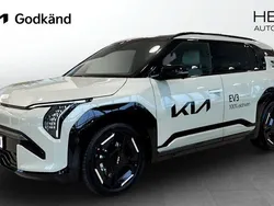 Grön (green) Begagnad 2024 Kia EV3 GT-Line SUV | 589 300 kr (Dyr)