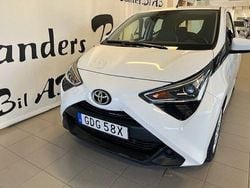 Vit Begagnad 2021 Toyota Aygo X-play Halvkombi | 134 900 kr (Marknadspris)
