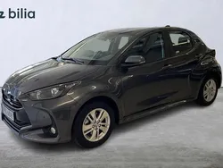 Mörkgrå Begagnad 2024 Toyota Yaris Hybrid Active Halvkombi | 249 900 kr (Marknadspris)