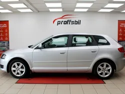 Silver Begagnad 2010 Audi A3 Sportback Attraction Halvkombi | 109 900 kr (Marknadspris)