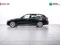Svart Begagnad 2023 BMW 330e M Sport Kombi | 369 900 kr