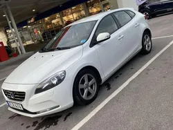 Vit Begagnad 2015 Volvo V40 Kinetic Kombi | 99 000 kr (Marknadspris)