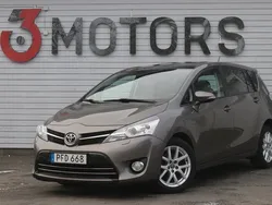 Mörkgrå (grå) Begagnad 2017 Toyota Verso Minibuss | 159 900 kr (Marknadspris)