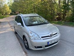 Silver Begagnad 2006 Toyota Corolla Verso Minibuss | 35 000 kr (Marknadspris)
