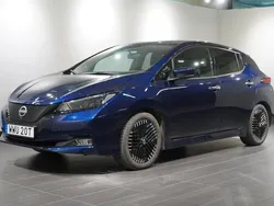 Mörkblå Begagnad 2023 Nissan Leaf 360º Halvkombi | 208 800 kr (Marknadspris)