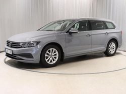 Grå Begagnad 2023 VW Passat Business Kombi | 284 900 kr (Marknadspris)