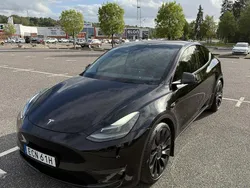 Svart Begagnad 2023 Tesla Model Y Performance SUV | 439 000 kr