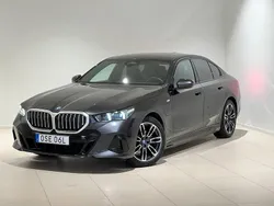 Grå Begagnad 2024 BMW 530e M Sport Sedan | 649 000 kr (Superpris)