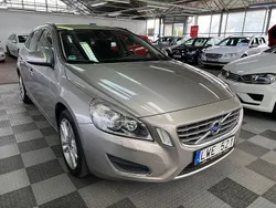 Ljusbrun Begagnad 2011 Volvo V60 Momentum Kombi | 89 500 kr (Marknadspris)