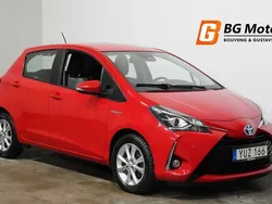 Röd Begagnad 2017 Toyota Yaris Hybrid Active Halvkombi | 129 900 kr (Marknadspris)