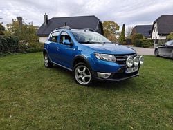 Blå Begagnad 2014 Dacia Sandero Halvkombi | 45 000 kr (Marknadspris)