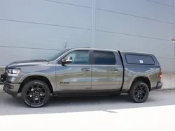 Grå (grå metallic) Begagnad 2021 RAM 1500 Pickup | 719 900 kr (Superpris)