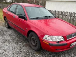 Röd Begagnad 2001 Volvo S40 Sedan | 10 000 kr (Superpris)