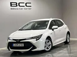 Vit Begagnad 2019 Toyota Corolla Hybrid Active Halvkombi | 189 900 kr (Marknadspris)