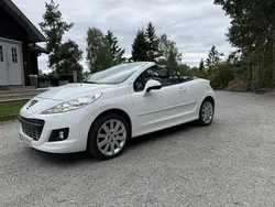 Vit Begagnad 2010 Peugeot 207 CC Cab | 70 000 kr (Marknadspris)