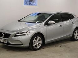 Silver Begagnad 2017 Volvo V40 Halvkombi | 192 900 kr (Marknadspris)
