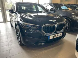 Svart Begagnad 2021 BMW X1 Performance SUV | 329 000 kr (Marknadspris)