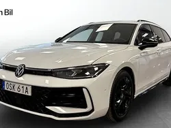 Vit Begagnad 2024 VW Passat R-line Kombi | 469 900 kr (Dyr)