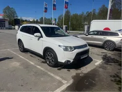 Vit Begagnad 2015 Mitsubishi Outlander SUV | 120 000 kr (Bra pris)