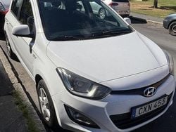 Vit Begagnad 2015 Hyundai i20 Select Halvkombi | 54 000 kr (Marknadspris)