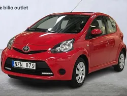 Röd Begagnad 2013 Toyota Aygo Halvkombi | 64 900 kr (Marknadspris)