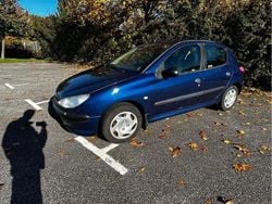 Blå Begagnad 2003 Peugeot 206 Halvkombi | 21 000 kr (Marknadspris)