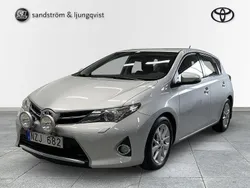 Silver Begagnad 2013 Toyota Auris Active Halvkombi | 89 000 kr (Marknadspris)