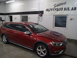 Mörkröd Begagnad 2016 VW Passat Alltrack Kombi | 159 000 kr (Marknadspris)
