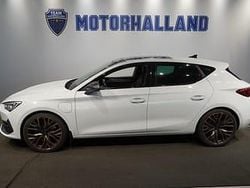 Vit Begagnad 2022 Cupra Leon VZ2 Halvkombi | 289 000 kr (Marknadspris)
