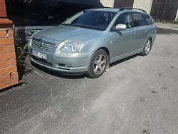 Grön Begagnad 2003 Toyota Avensis Kombi | 26 000 kr (Marknadspris)