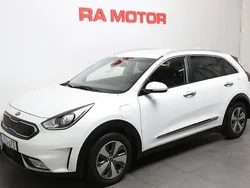 Vit Begagnad 2017 Kia Niro Advance SUV | 168 800 kr (Marknadspris)