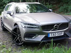 Grå Begagnad 2019 Volvo V60 Inscription Kombi | 289 000 kr (Marknadspris)