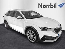 Vit (candy white) Begagnad 2023 Skoda Octavia Scout Kombi | 319 900 kr (Lite dyr)