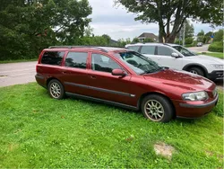 Röd Begagnad 2001 Volvo V70 Business Edition Kombi | 15 000 kr (Lite dyr)