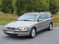 Ljusbrun (brun) Begagnad 2004 Volvo V70 Kombi | 24 900 kr (Marknadspris)
