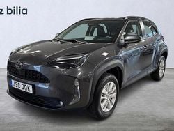 Mörkgrå Begagnad 2024 Toyota Yaris Cross Active SUV | 304 900 kr (Marknadspris)